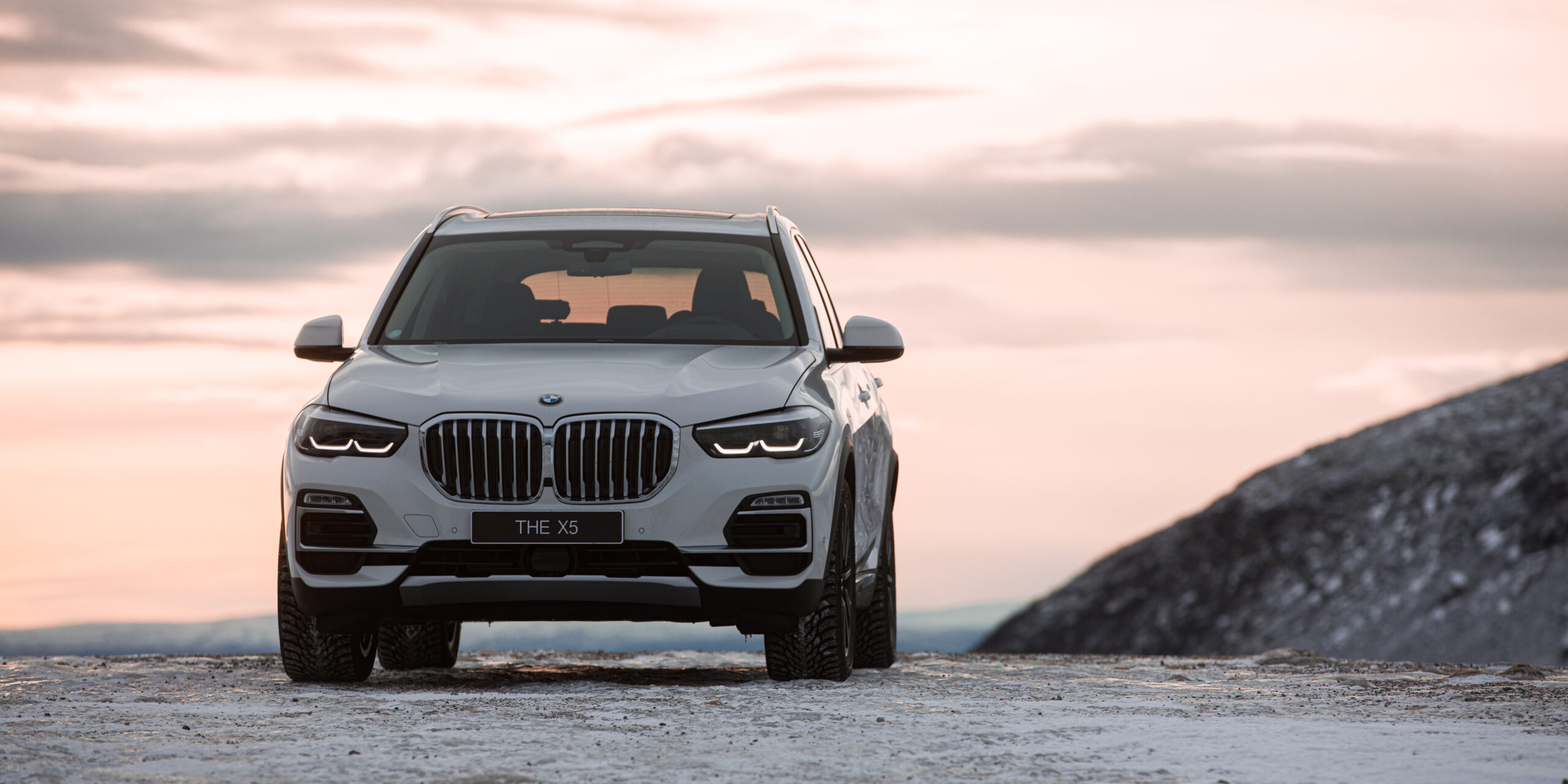 BMW i solnedgången